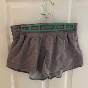 Lululemon size 6 Hotty Hot Short High Rise light purple heather athletic